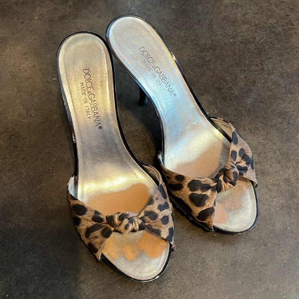 Dolce & Gabbana leopard print Sandals size 6